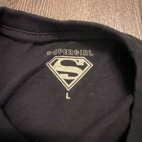 RARE Supergirl TV Series Kevin Smith Directed Episode Crew Gift T-Shirt size L - Picture 3 of 6